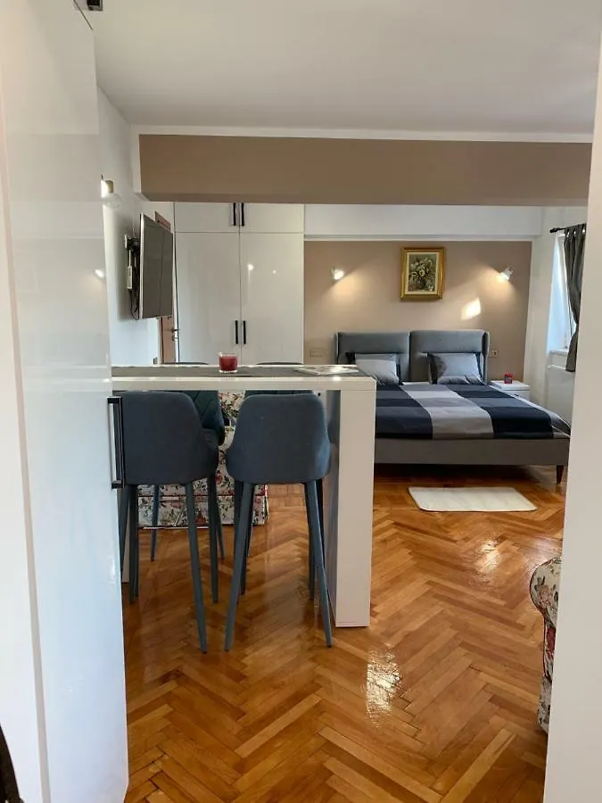 I Studio Bükreş